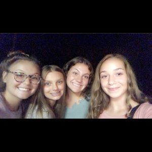 Meet your Posher, Demi